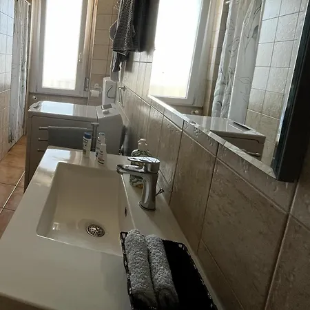 Casa Viola Bilocale Con Parcheggio Coperto A 10 Minuti A Piedi Dal Mare Apartmán *
