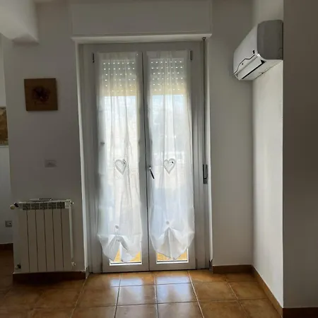 Casa Viola Bilocale Con Parcheggio Coperto A 10 Minuti A Piedi Dal Mare