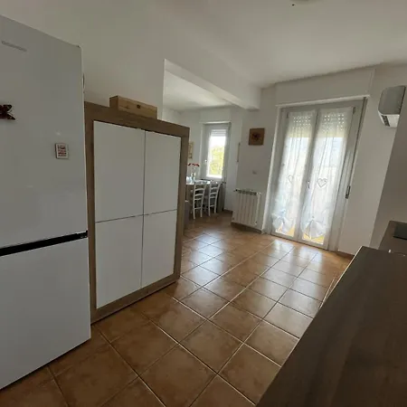 Casa Viola Bilocale Con Parcheggio Coperto A 10 Minuti A Piedi Dal Mare 아파트 *