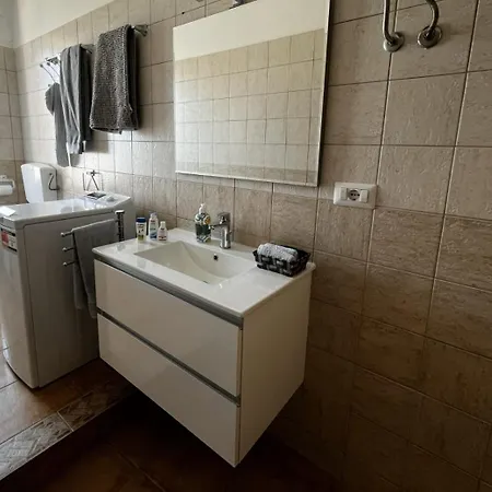 Casa Viola Bilocale Con Parcheggio Coperto A 10 Minuti A Piedi Dal Mare Apartmán *